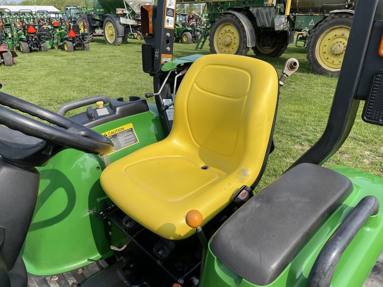 2014 John Deere 3032E Tractor - Compact Utility For Sale