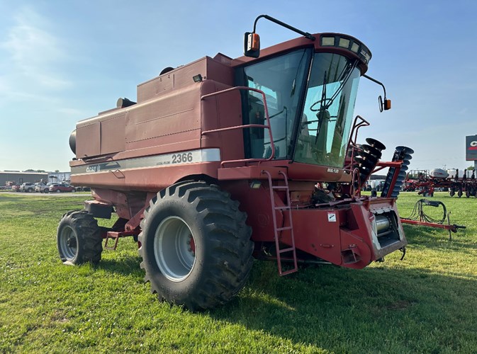 1998 Case IH 2366 Combine For Sale