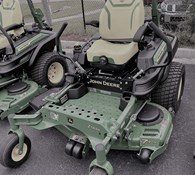 2023 John Deere z930 Thumbnail 3