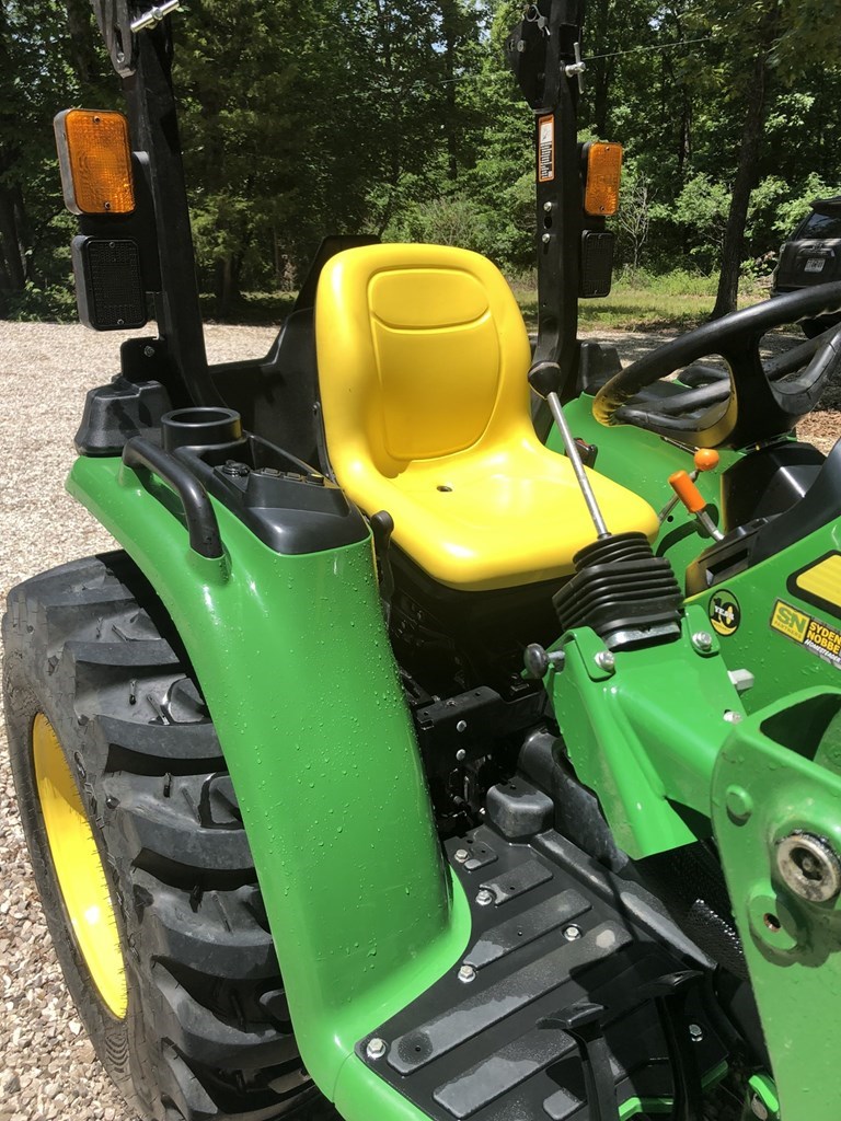 2022 John Deere 3032E Compact Utility Tractor For Sale in Steeleville
