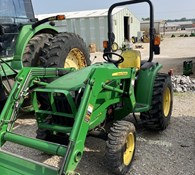 2015 John Deere 3032E Thumbnail 3