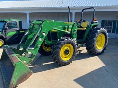 Tractor - Utility For Sale 2003 John Deere 5520 , 89 HP Tractor - Utility For Sale 2003 John Deere 5520 , 89 HP