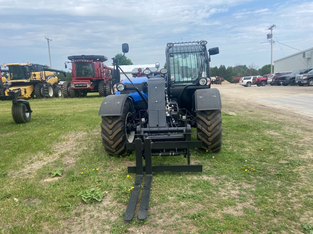 2023 New Holland TH7.42 PLUS Image 5
