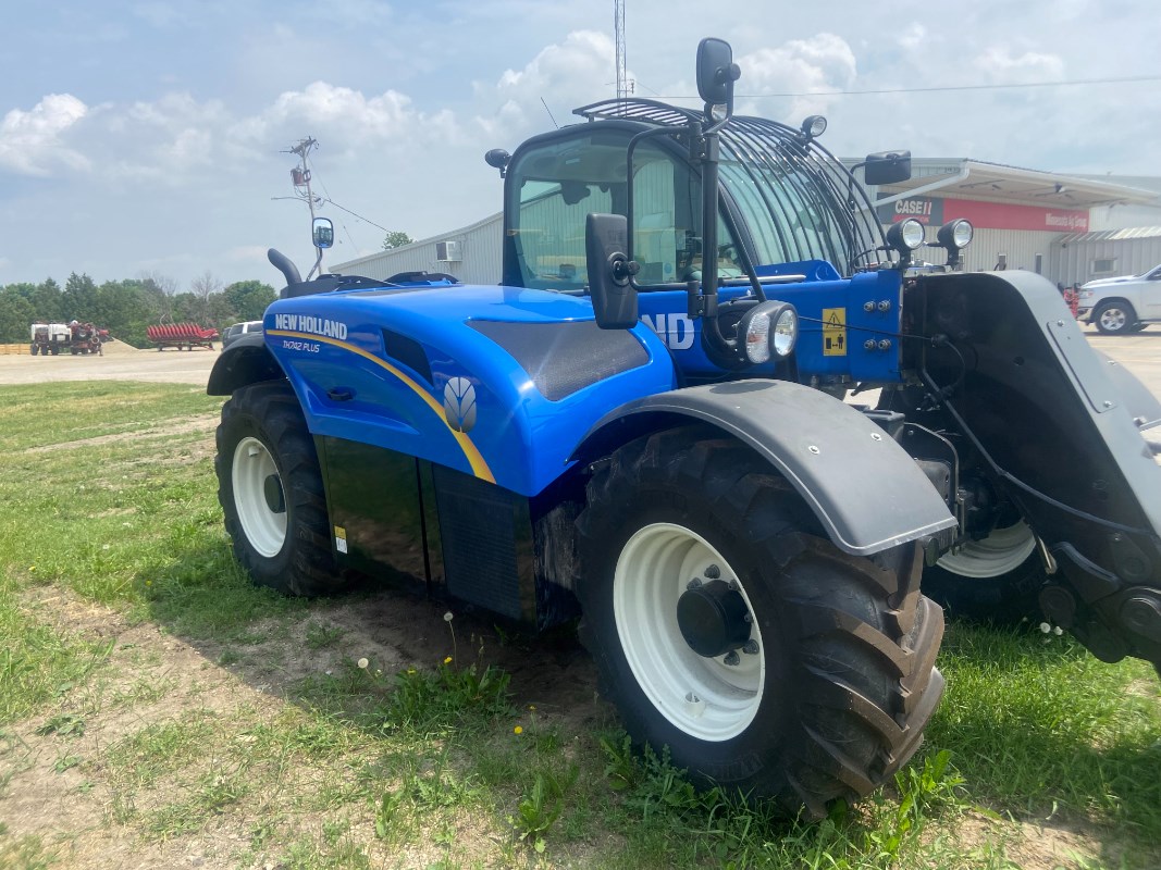 2023 New Holland TH7.42 PLUS Image 10