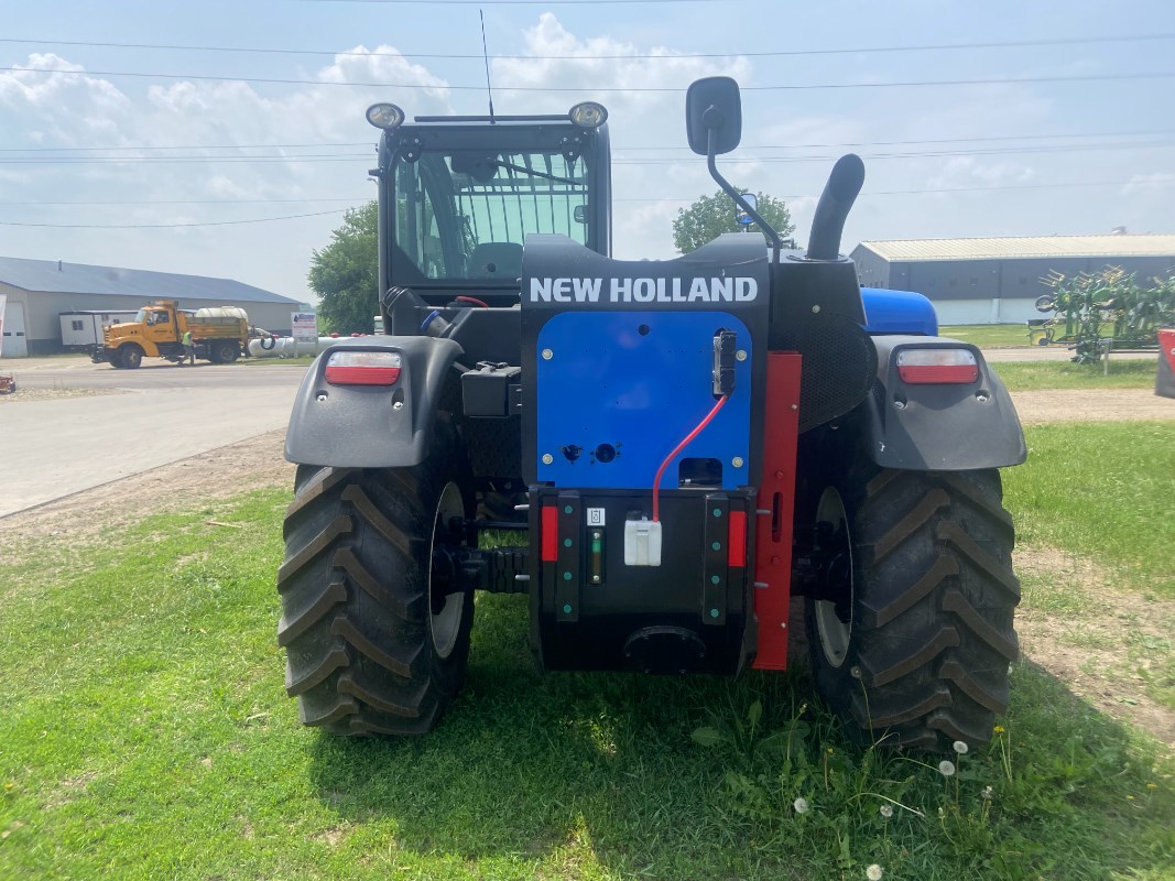 2023 New Holland TH7.42 PLUS Image 12