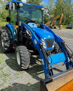 Tractor For Sale 2008 New Holland T2420 
