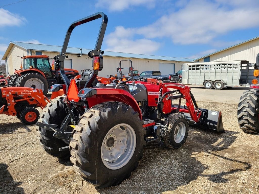 2022 Massey Ferguson MF 1800 M Series MF 1835 M Compact Utility Tractor A La VentaFulton Illinois