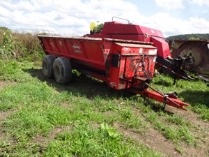 Manure Spreader-Dry/Pull Type For Sale 2018 Kuhn Knight 8118 