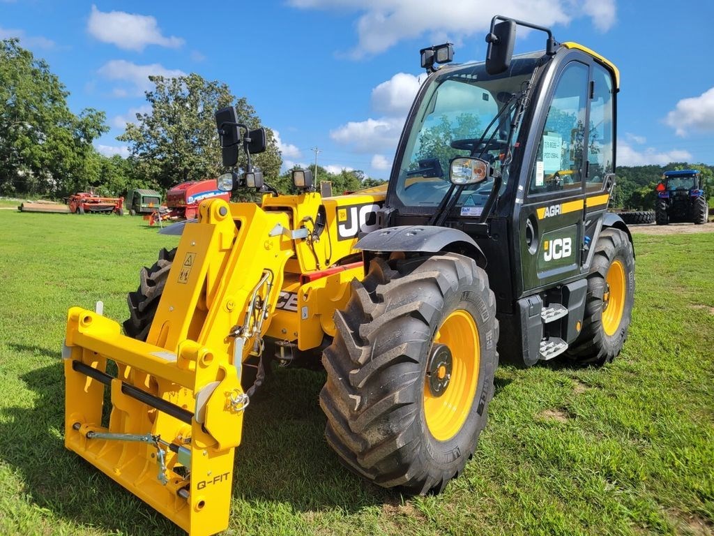 2023 JCB Agricultural Telescopic Handlers 532-60 Image 1