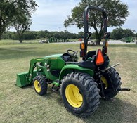 2017 John Deere 3025E Thumbnail 3