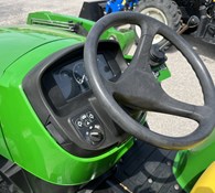 2017 John Deere 3025E Thumbnail 11