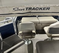 2023 Sun Tracker SFB22 Thumbnail 4