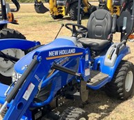 2023 New Holland Workmaster™ 25S Sub-Compact 25S Cab + 100LC LOADER Thumbnail 2