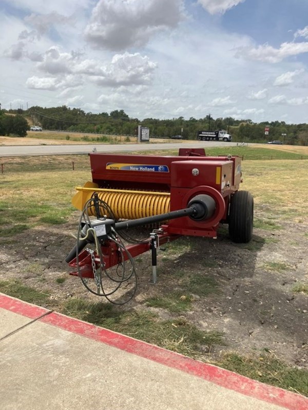 2022 New Holland BC5000 Series BC5070 Hayliner™ Thumbnail 4