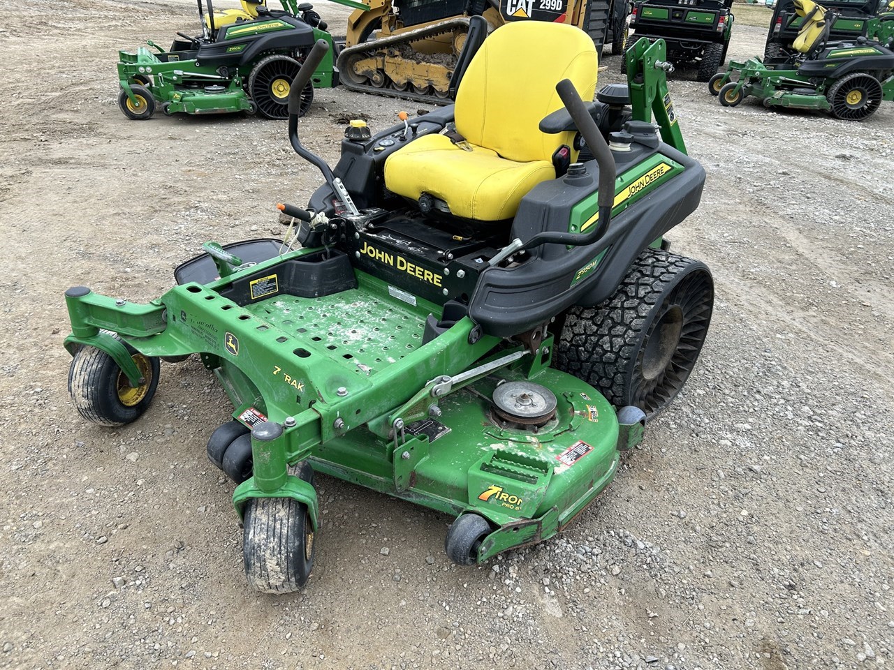 2017 John Deere Z950M Zero Turn Mower برسم البيعHiawatha Kansas