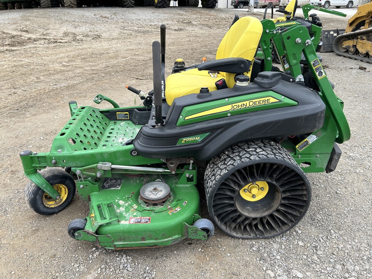 2017 John Deere Z950M Zero Turn Mower برسم البيعHiawatha Kansas