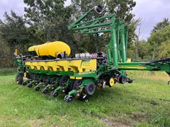 Planter For Sale 2003 John Deere 1770NT Planter For Sale 2003 John Deere 1770NT