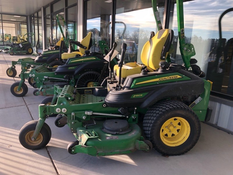 2022 John Deere Z950R Zero Turn Mower برسم البيعSteeleville Illinois