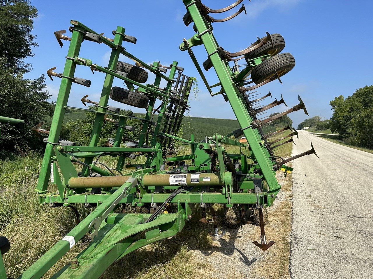 2007 John Deere 2210 Field Cultivator For Sale in Hiawatha Kansas
