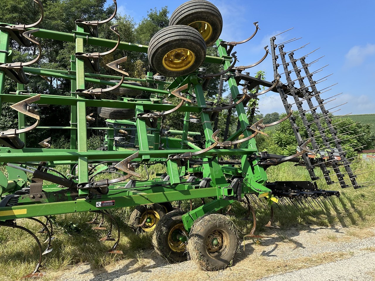2007 John Deere 2210 Field Cultivator For Sale in Hiawatha Kansas