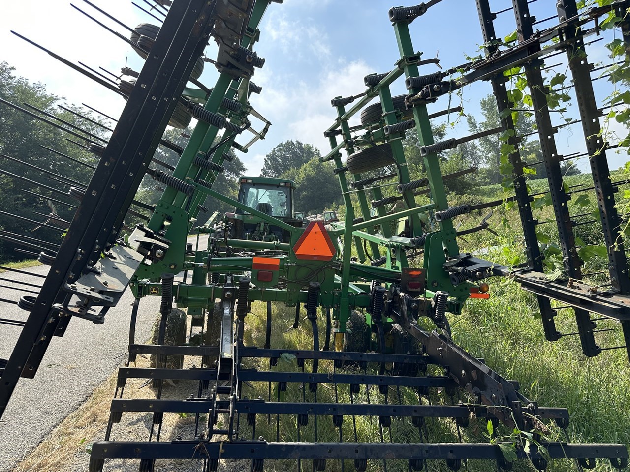 2007 John Deere 2210 Field Cultivator For Sale in Hiawatha Kansas