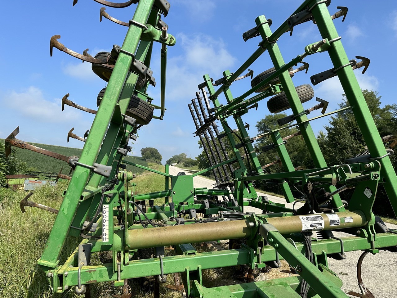 2007 John Deere 2210 Field Cultivator For Sale in Hiawatha Kansas