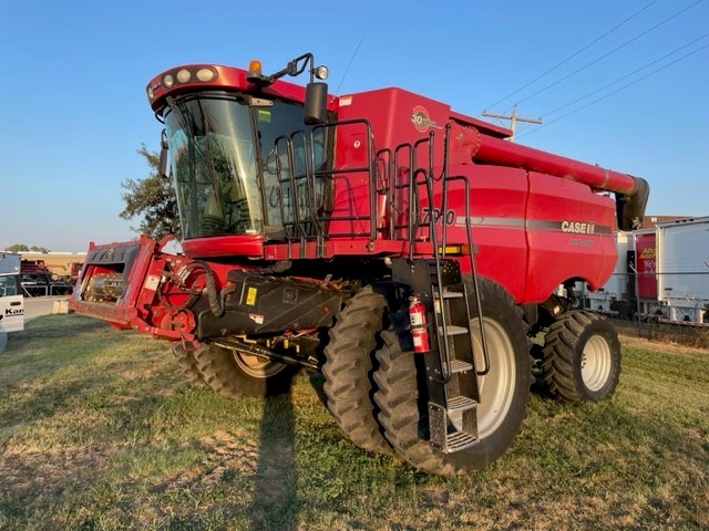 2007 Case IH 7010 Combine For Sale