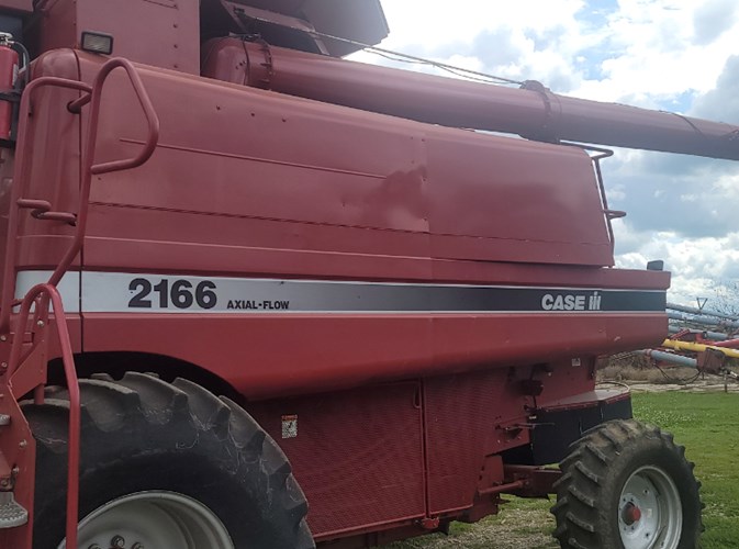 1997 Case IH 2166 Combine For Sale