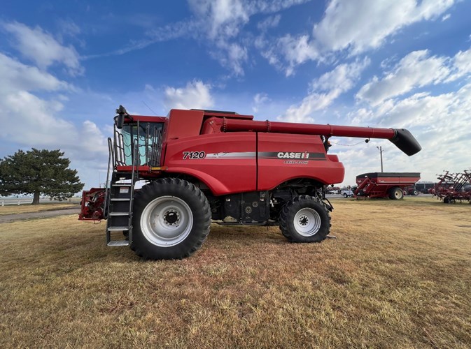 Case IH 7120 Combine For Sale