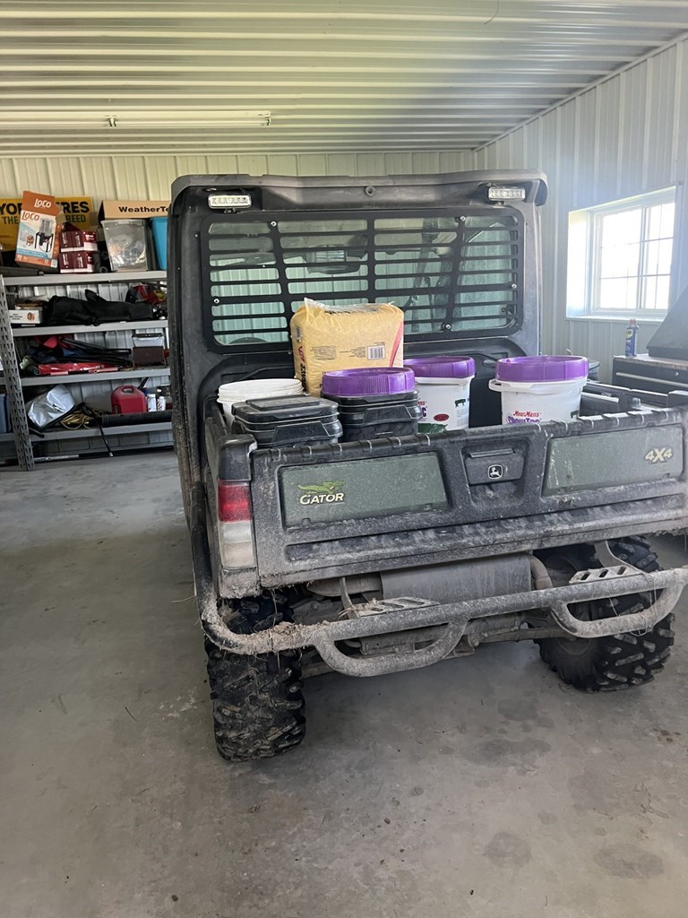 2019 John Deere XUV 835R مركبة صناعية برسم البيعCurryville Missouri