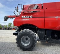 2021 Case IH Axial-Flow® 250 Series Combines 7250 Thumbnail 5
