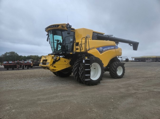 2021 New Holland CR7.90 Combine For Sale