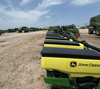 2018 John Deere 1725 Thumbnail 7