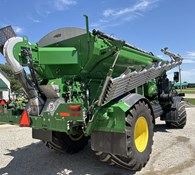 2023 John Deere 800R Thumbnail 7