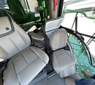 2023 John Deere 800R Thumbnail 29