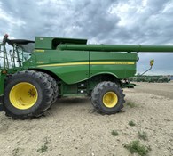 2015 John Deere S690 Thumbnail 2