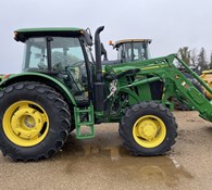 2023 John Deere 6135E Thumbnail 3