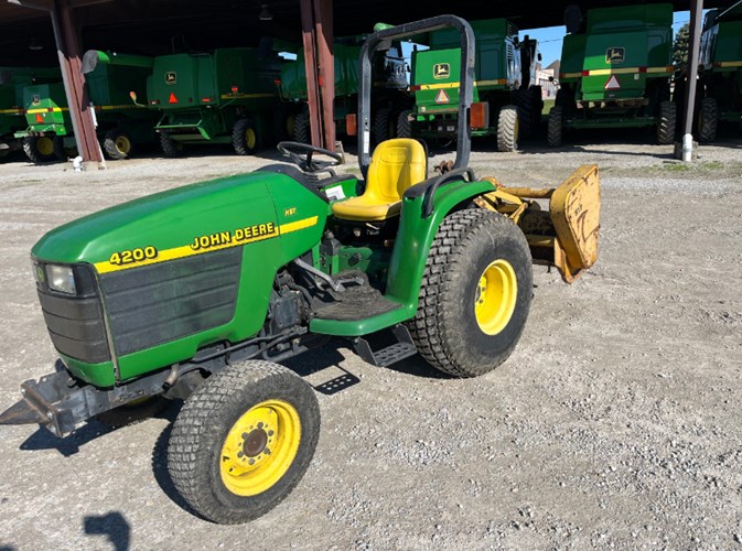 1998 John Deere 4200 Tractor - Compact Utility For Sale