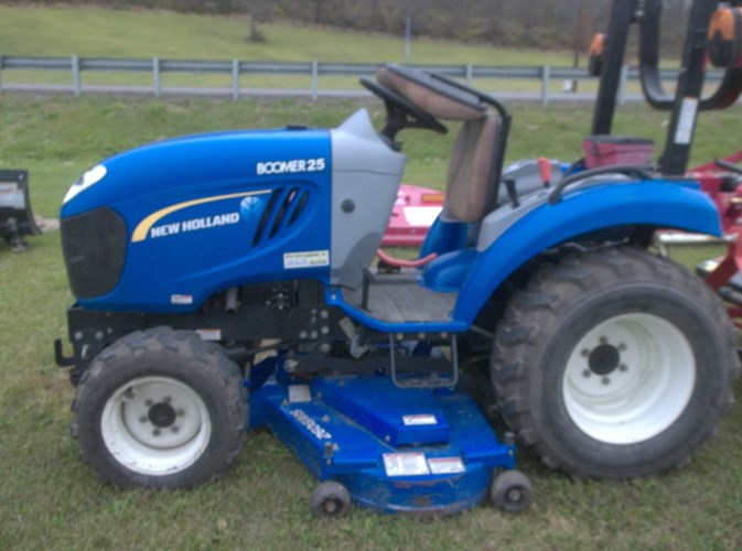 2012 New Holland Boomer 25 Tractor - 4WD For Sale
