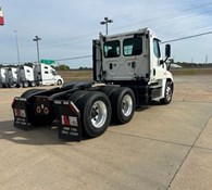 2017 Freightliner CA125DC Thumbnail 4