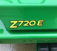 2021 John Deere Z720E Thumbnail 9