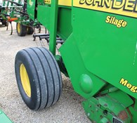 2005 John Deere 567 Thumbnail 9