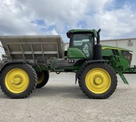 2023 John Deere 600R Thumbnail 4