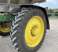 2023 John Deere 600R Thumbnail 9