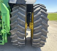 2021 John Deere 8R 310 Thumbnail 18