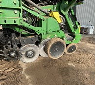 2016 John Deere 1725 CCS Thumbnail 4