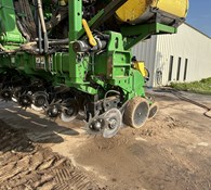 2016 John Deere 1725 CCS Thumbnail 5