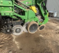 2016 John Deere 1725 CCS Thumbnail 8