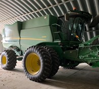 2015 John Deere S680 Thumbnail 1