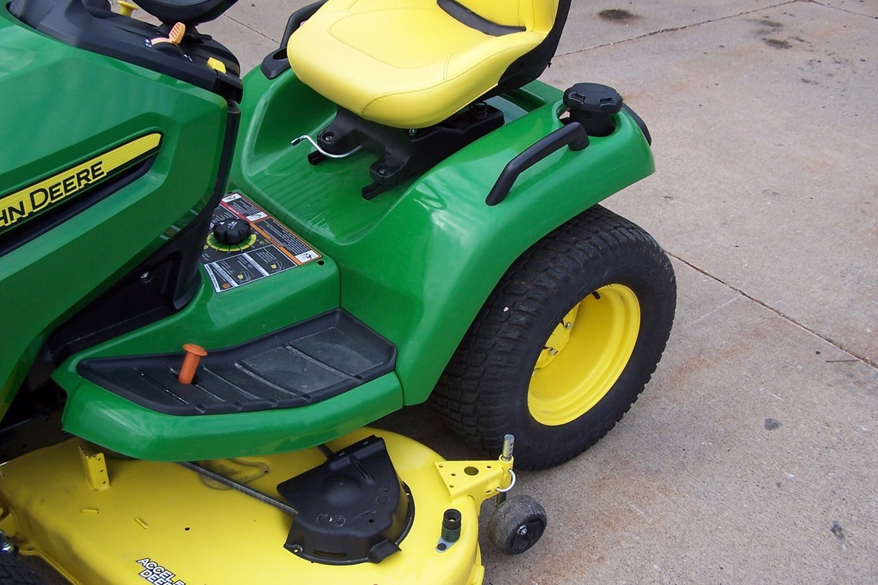 2022 John Deere X590 Riding Mower For Sale in Dubuque Iowa